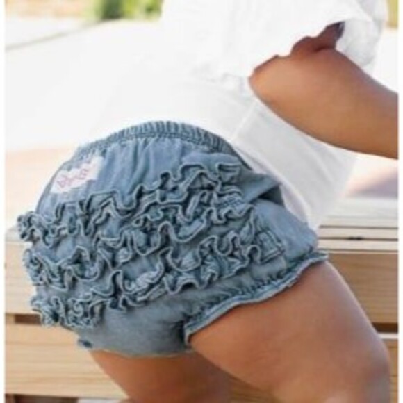 RuffleButts Baby Girls Woven RuffleButt Bloomer Light Wash Denim Size 0-3M New - Picture 2 of 5